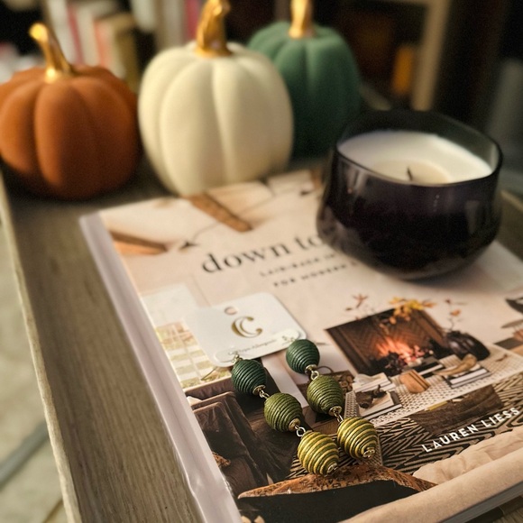 Charming Charlie Green & Gold Patterned Earrings🍃 - Picture 3 of 4